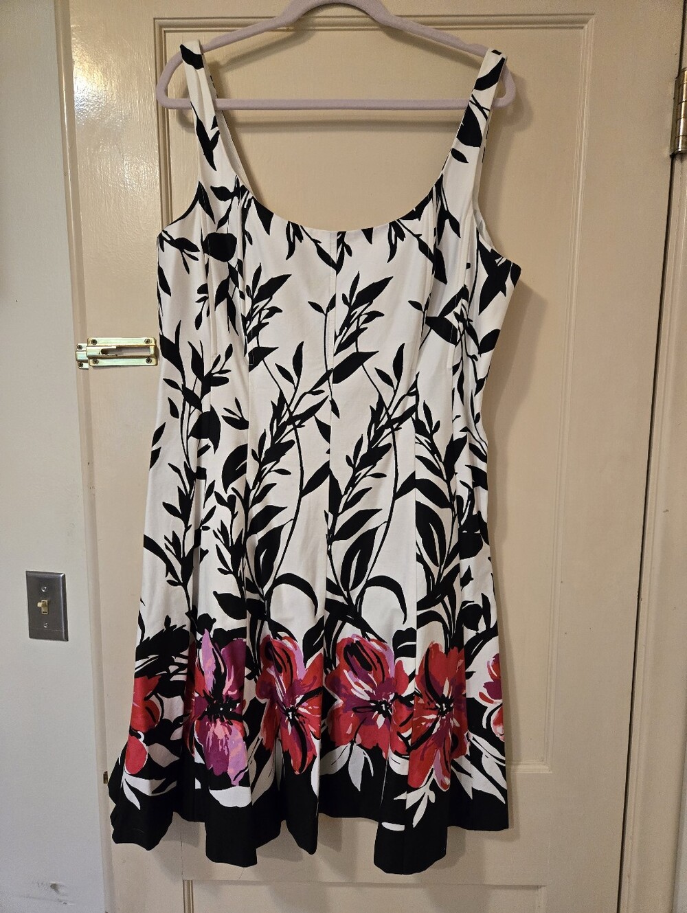 Jones Wear Dress White Floral Mini Dress with Pink & Red Border